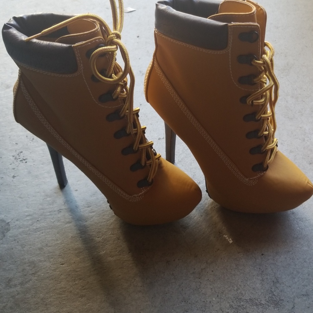 Timberland style lace up booties (dollhouse)